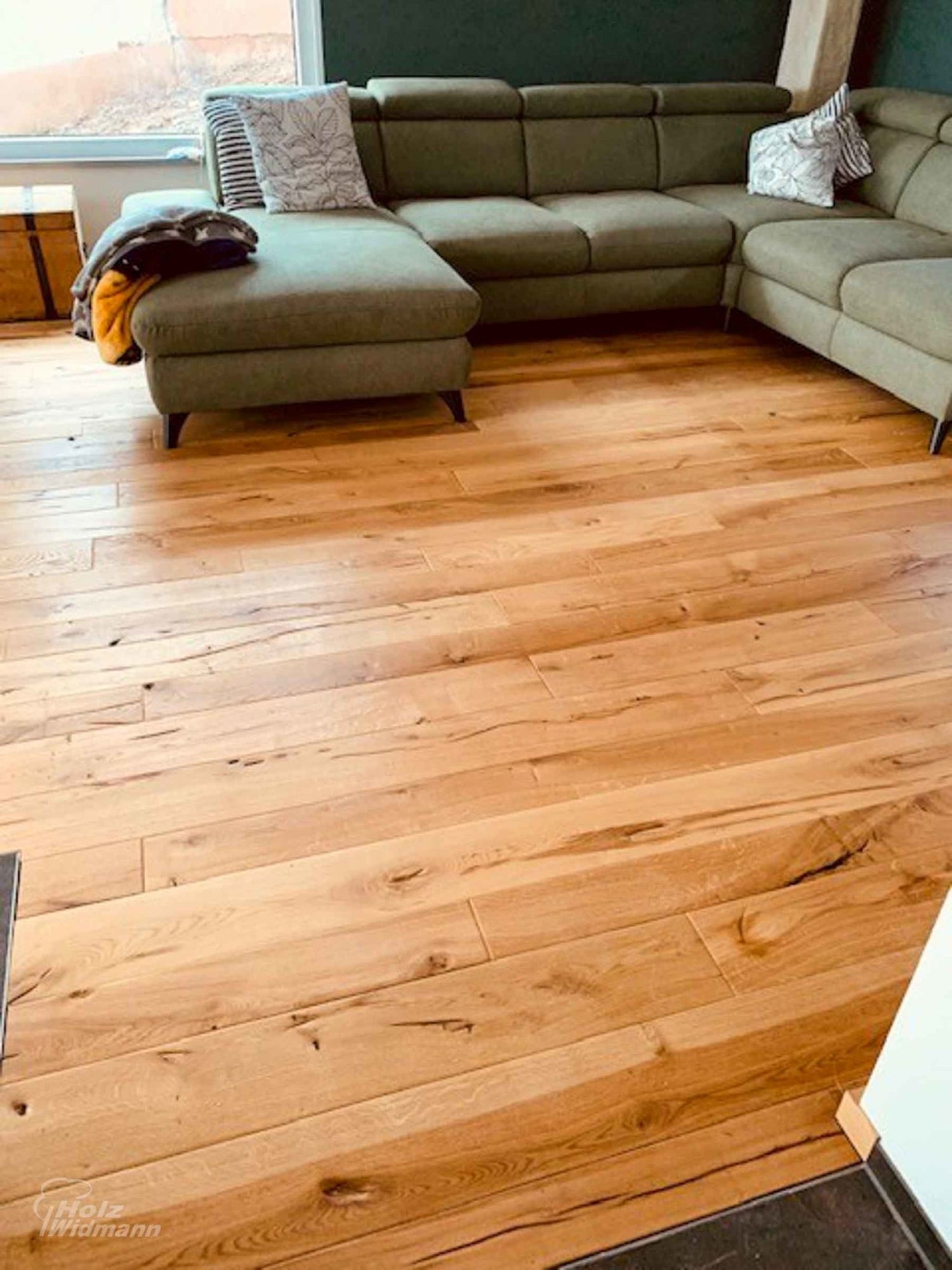 Eiche Massivholzdiele mit rustikaler Oberflächenbehandlung - Holz Widmann - Meine Holzhandlung - Holz kaufen München