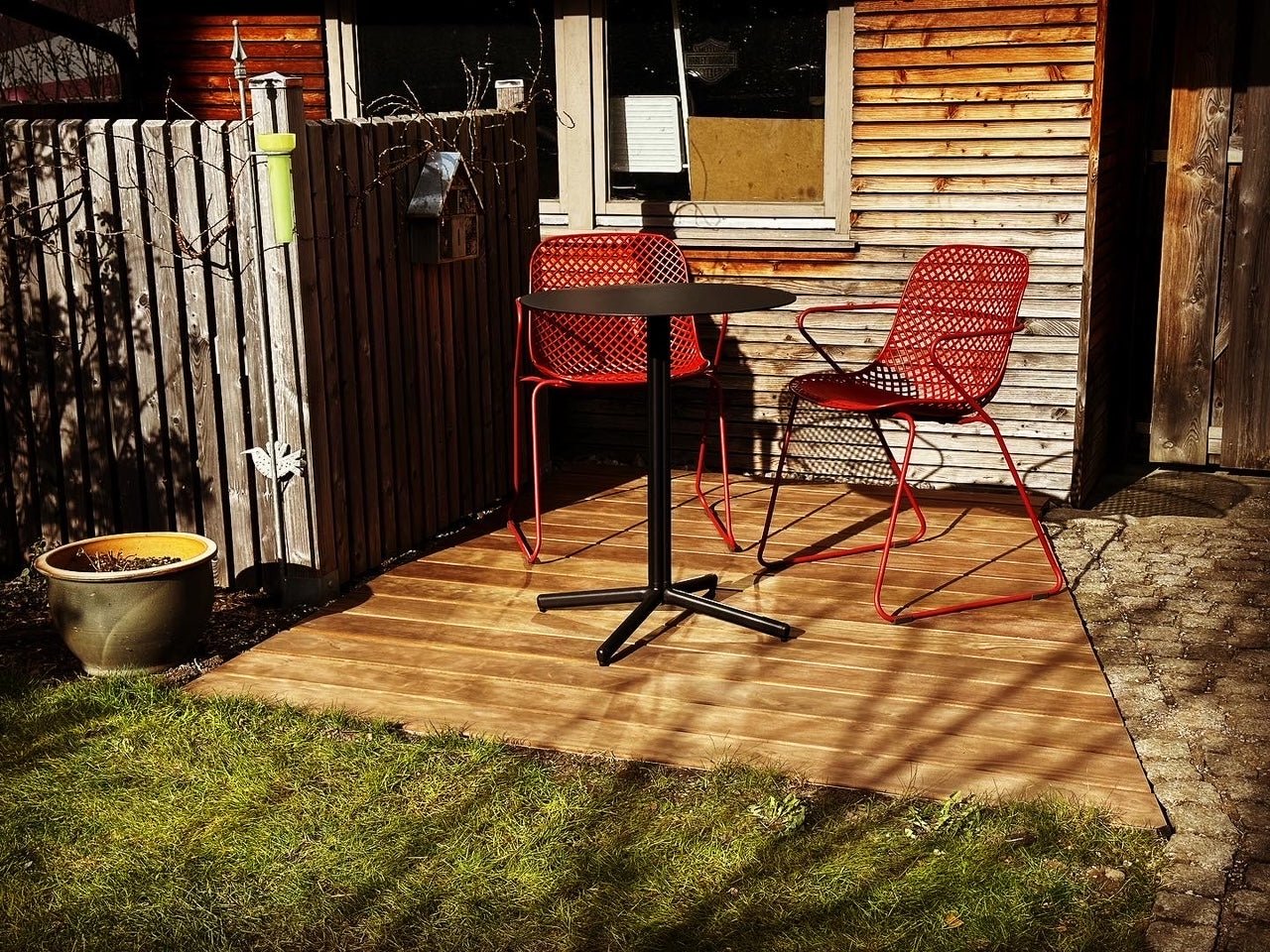 Pflegeleichte Kebony Terrasse für entspannte Kaffeestunden - Holz Widmann - Meine Holzhandlung - Holz kaufen München