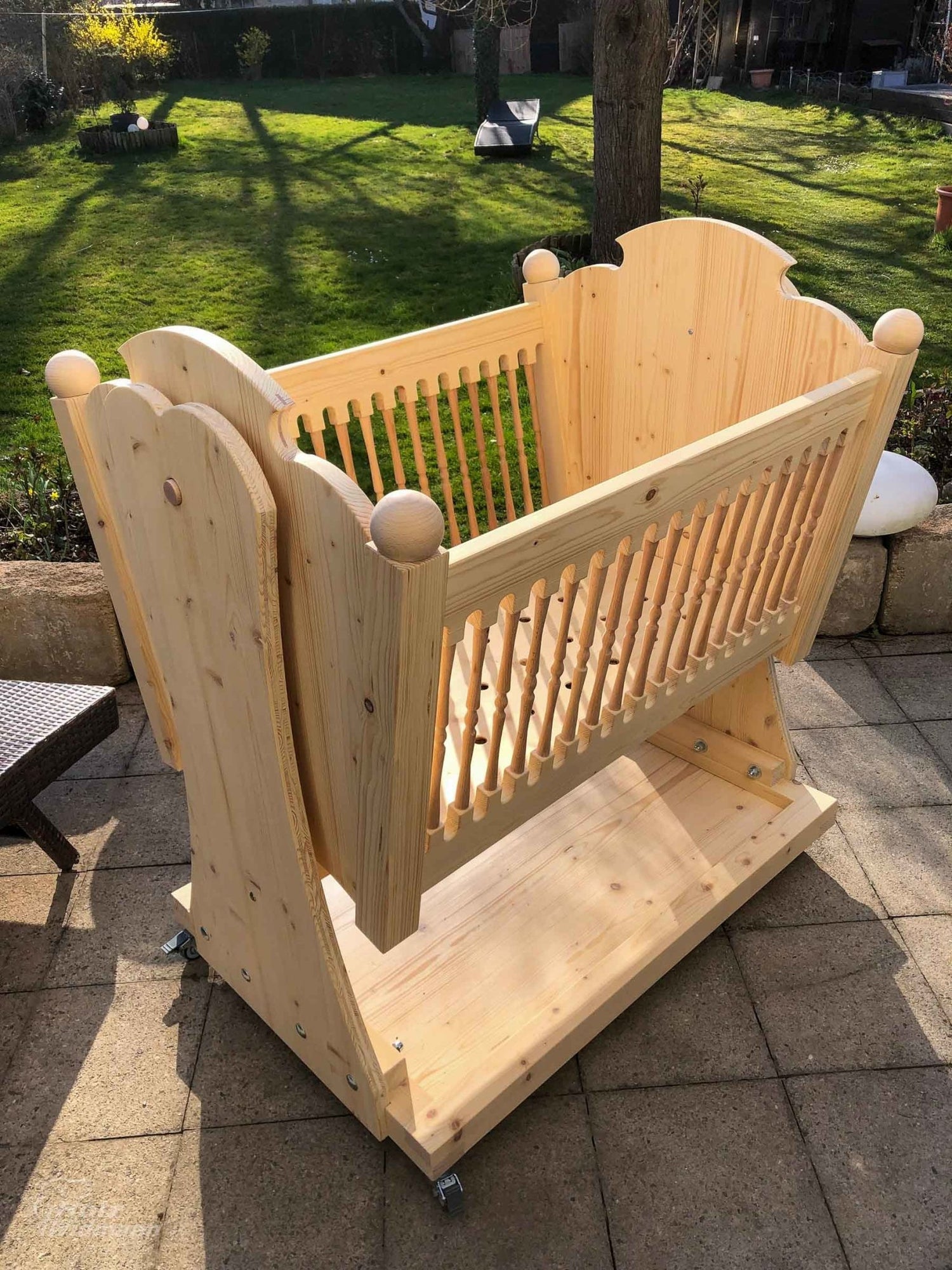 Handgefertigtes Kinderbett aus Fichtenholz - Perfekt zum Schlafen und Träumen! - Holz Widmann - Meine Holzhandlung - Holz kaufen München