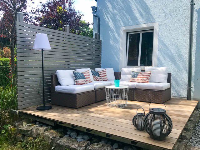 Terrassenbau mit elegantem Lounge-Design aus Thermoesche - Holz Widmann - Meine Holzhandlung - Holz kaufen München
