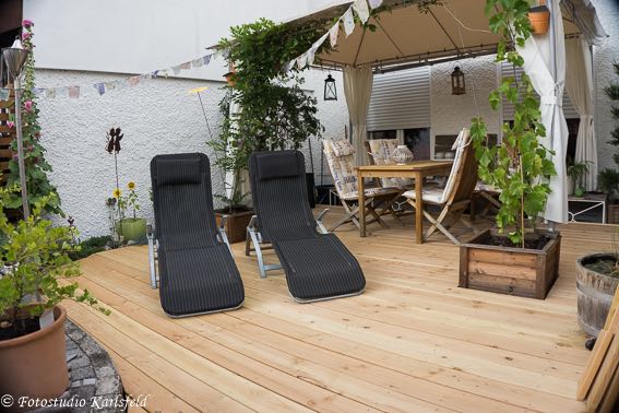 Lärche Terrasse - Idylle im heimischen Garten - Holz Widmann - Meine Holzhandlung - Holz kaufen München