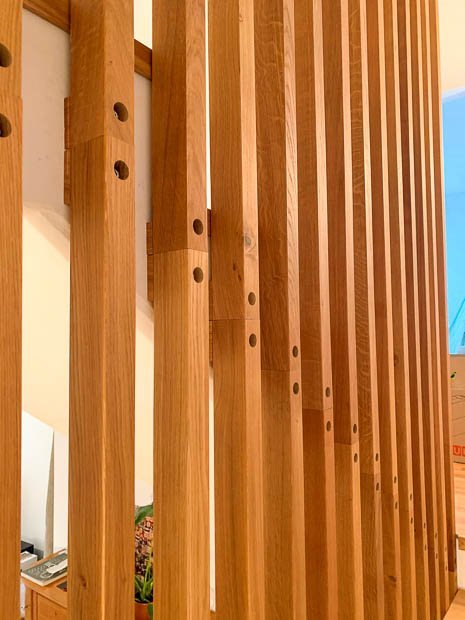 Eichenbalken: Sonderangefertigte Treppengeländer in Handlaufqualität - Holz Widmann - Meine Holzhandlung - Holz kaufen München