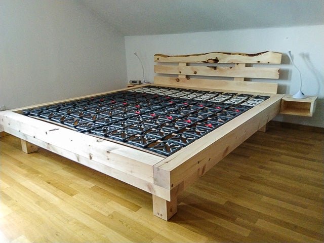 Zirbenbett mit Baumkante - Meine Holzhandlung - Holz kaufen München